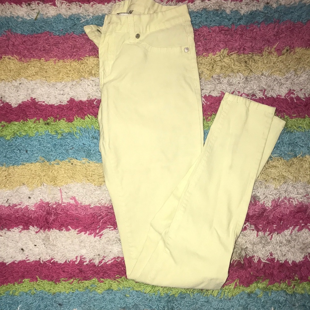 Yellow skinny jeans